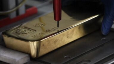 Price of gold hits $4,000 per ounce for first time