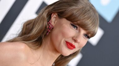 CBS News journalists discuss their love of Taylor Swift and unpack "The Life of a Showgirl"