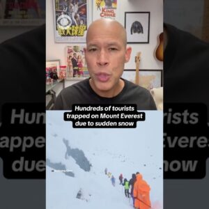 Hundreds of tourists trapped on Mount Everest due to sudden snow #shorts