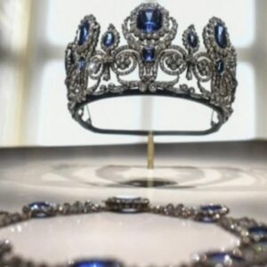 Louvre thieves entered museum in broad daylight, stole jewels and escaped on moped