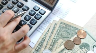 Growing number of young Americans living paycheck to paycheck, study finds
