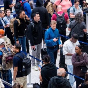 Airlines to gradually implement flight cuts due to shutdown