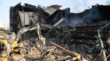 Aftermath of deadly fire at Pakistan shopping mall captured in videos