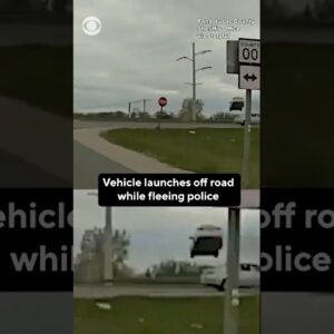 Driver wanted for felony warrant jumps over another vehicle and crashes #shorts